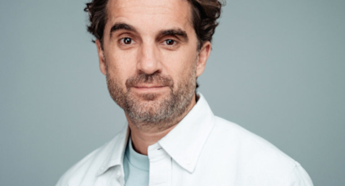 oliver-wnuk-wnuk-denkt-laut-und-liest-was-vor