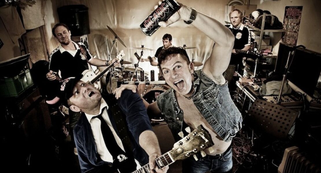 hole-full-of-love-a-tribute-to-70s-acdc