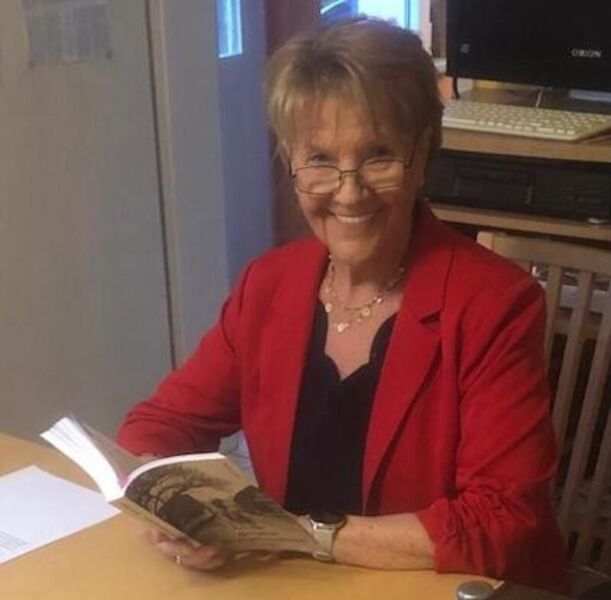 karin-gloger-zugel-des-lebens-wohnzimmerlesung-in-halle-13