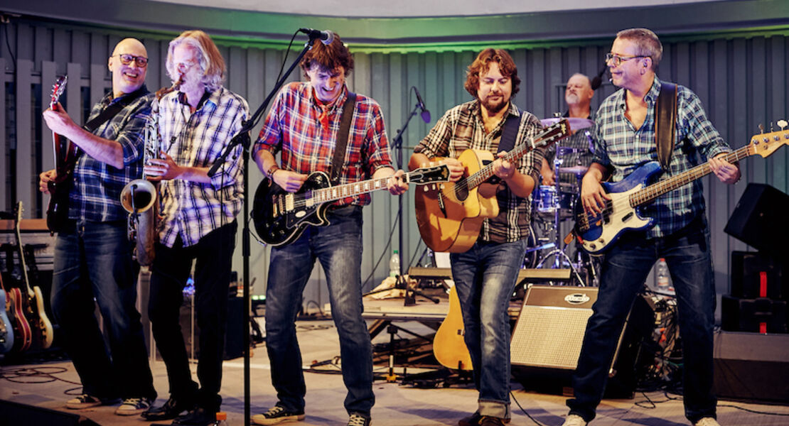 willy-the-poor-boys-playing-the-music-of-ccr