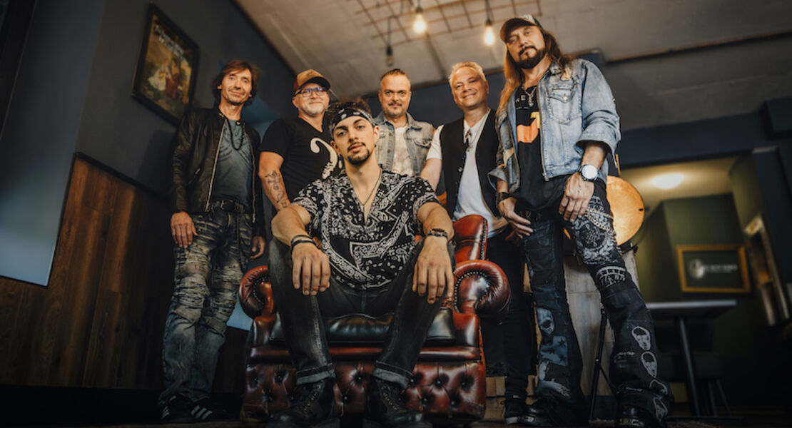 juke-box-hero-europes-finest-foreigner-tribute-band