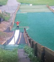 Schnuppern beim Sommerskispringen