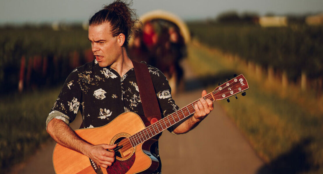 sascha-im-quadrat-gast-johnny-rieger