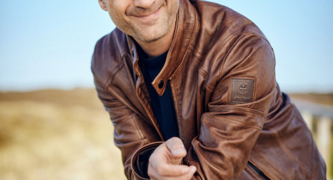 oliver-wnuk-wnuk-denkt-laut-und-liest-was-vor