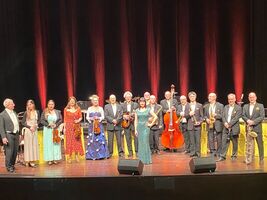 4. Theaterball - mit dem Tanzorchester Christoph Sanft und der Sängerin Corinna Bucholz
