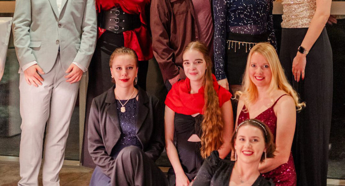 junges-ensemble-16-der-tod-kommt-im-flanellhemd-derniere