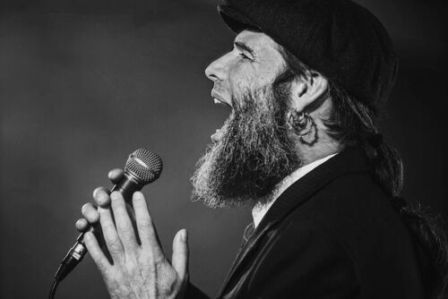 mario-gotz-der-gotz-von-obertsrot-singt-nick-cave-open-air-im-amphitheater