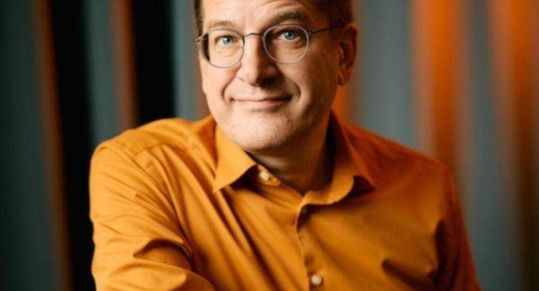 nils-heinrich-bruckentage-in-ubergangsjacke