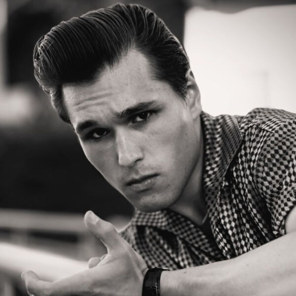 der-junge-elvis-aus-berlin-mit-dominic-mows