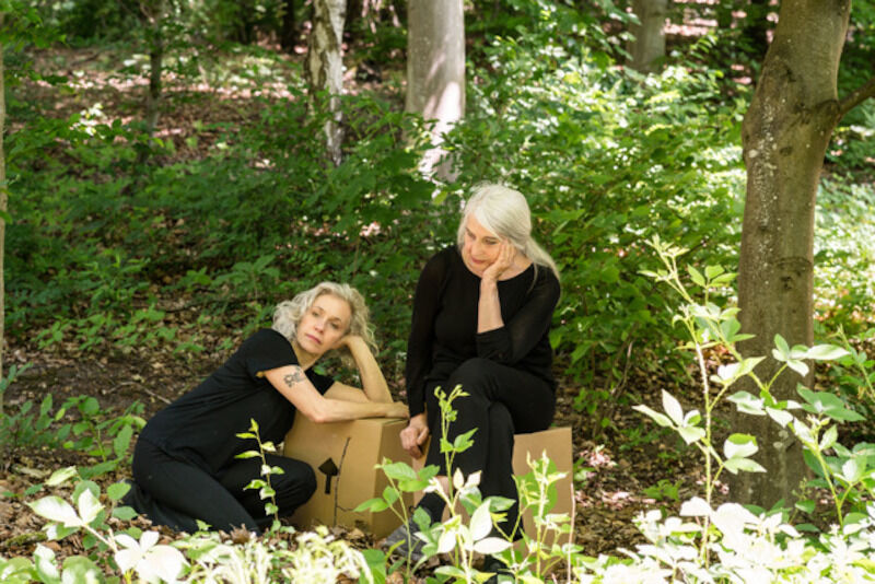ute-buhler-eva-lajko-tanztheater-anfang-ende