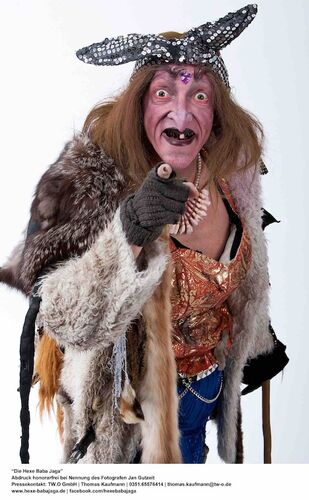 die-hexe-baba-jaga-marchenhafte-kultkomodie-fur-die-ganze-familie