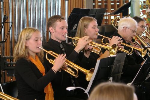 sinfonisches-blasorchester-flutissima-bardowick-flutissima-wird-25-eine-geburtstagsfeier-mit-konzert-dirigentin-nicole-maack