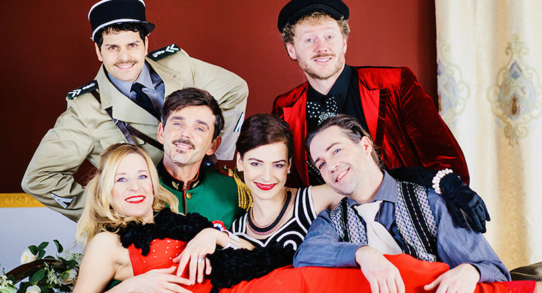 ganz-paris-traumt-von-der-liebe-ein-theaterstuck-mit-stefanie-hertel