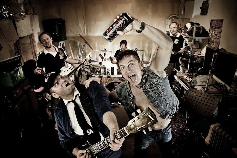 hole-full-of-love-a-tribute-to-70s-acdc