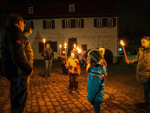 abendliche-fackelfuhrung-fur-kinder