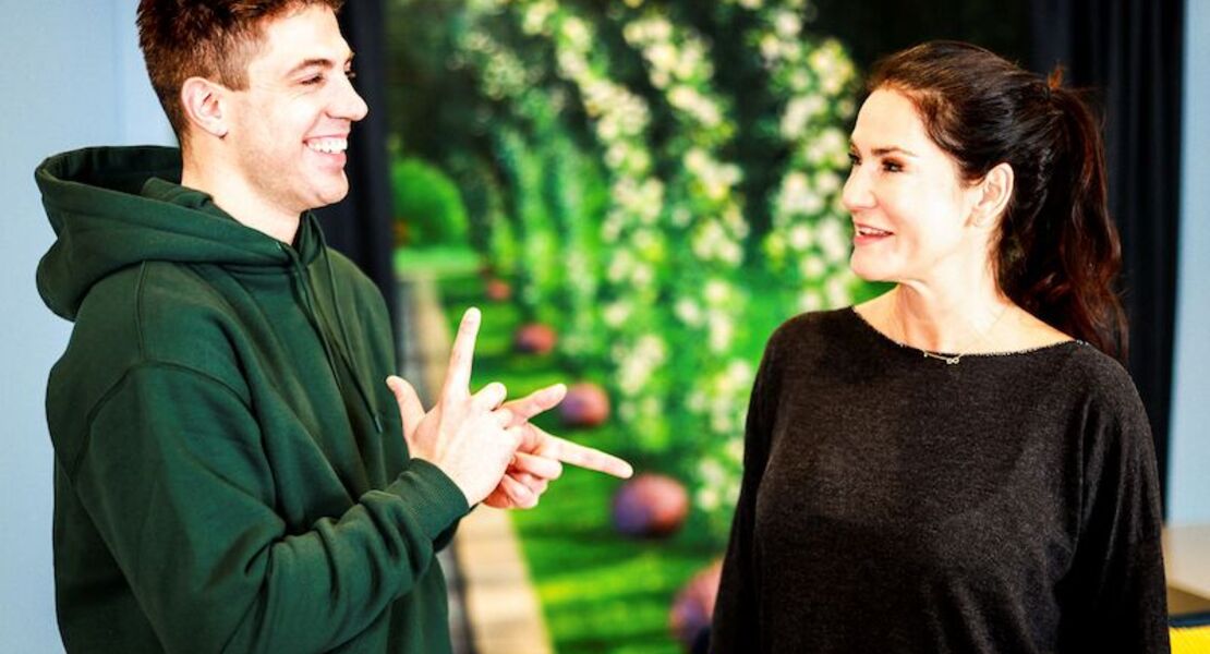 vierzig-karat-komodie-von-pierre-barillet-und-jean-pierre-gredy-mit-mit-mariella-ahrens-eva-holzapfel-fabian-kuhn-u-a