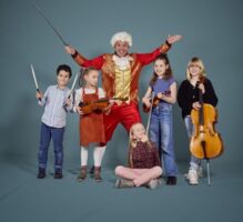 Happy Birthday, Amadeus  Torten, Kerzen und Geschenke