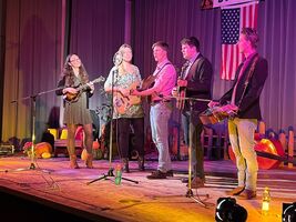 Sommerfrische - Lauschen unter freiem Himmel - Long Way Home Bluegrassband