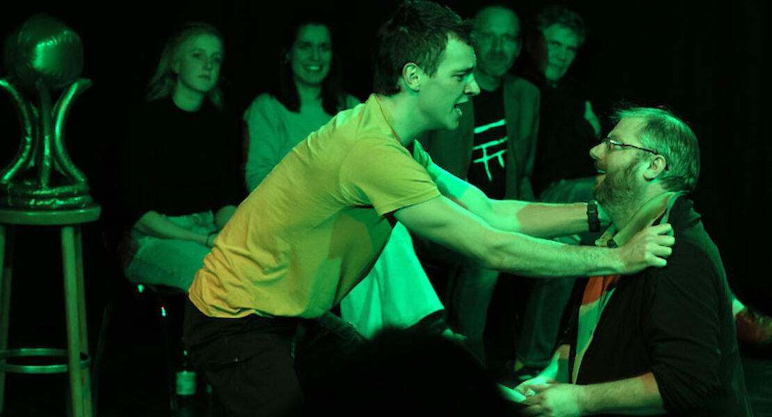 fast-forward-theatre-theater-gegenstand-prasentieren-impro-battle