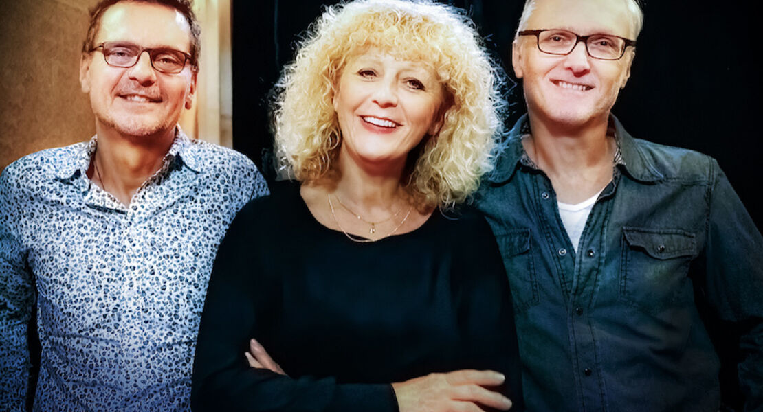 lydie-auvray-trio-salut-et-merci