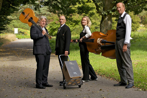 swing-op-de-deel-swing-mit-swung-op-platt
