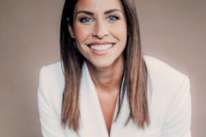 Negah Amiri - SCHÖN LAUT