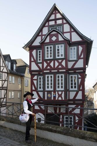 von-schreckkopfen-und-hessenmannern-fachwerkfuhrung-in-kluft-anlasslich-des-deutschen-fachwerktages-2025