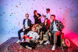 Tanz in den Mai - Erst Livemusik mit Paradise At Midnight, dann Party mit DJane Kirsten!