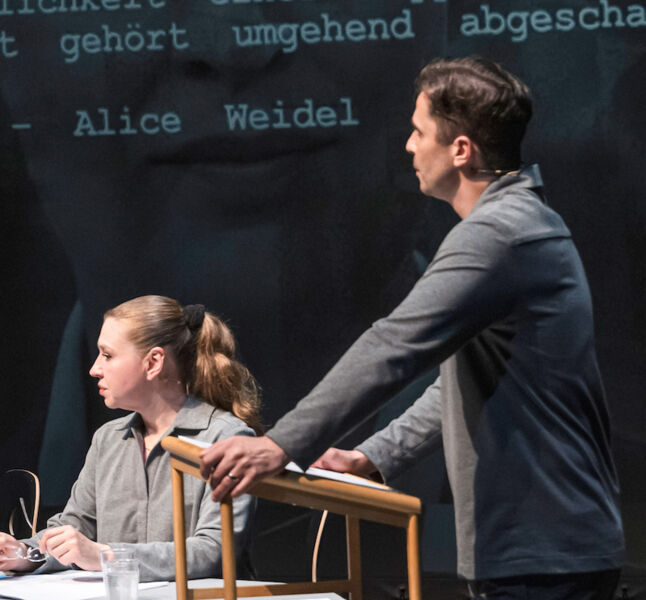 geheimplan-gegen-deutschland-und-opas-heimat-zwei-geschichten-ein-theaterstuck-millionen-betroffene