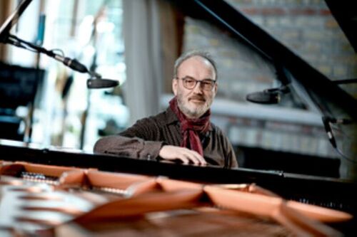 oleak-spielt-biege-klavierkonzert