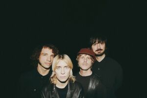 Annie Taylor + support - OUT OF SCALE