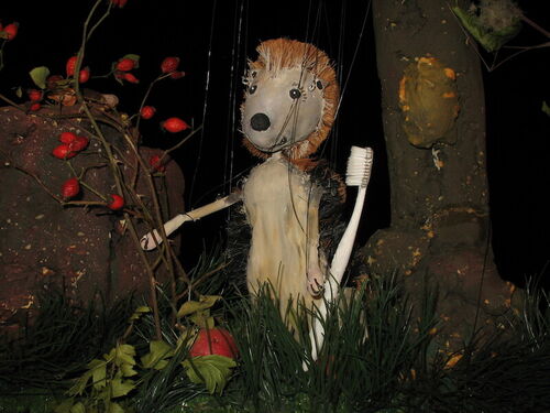 knurps-puppentheater-igel-fips-sucht-schnee-fur-kinder-ab-drei-jahren