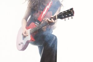 Laura Cox - Trouble Coming 2026