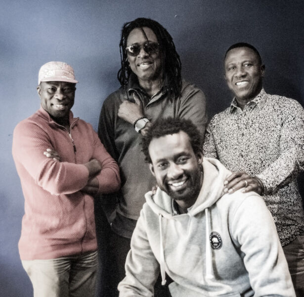 mande-sila-feat-habib-koite-und-aly-keita-lamine-cissokho-mama-kone