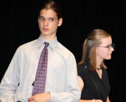 Jeder ist seines Glückes Schmied - Theater-AG des WGM's