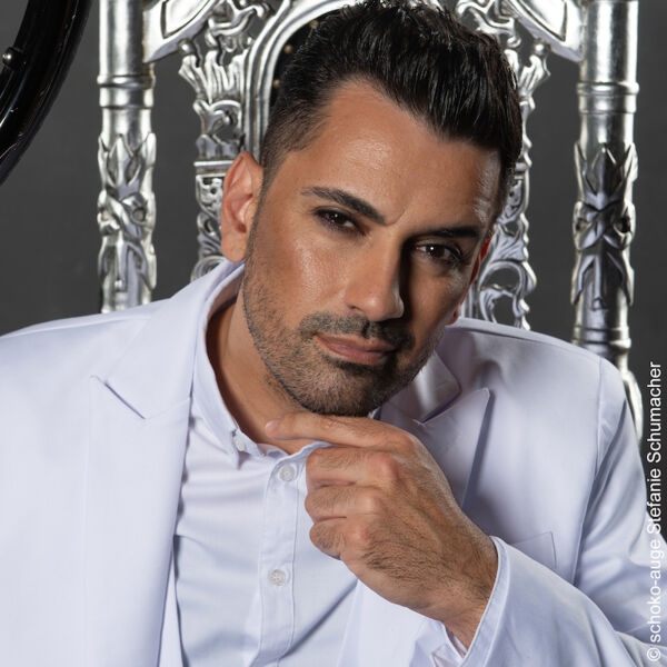 tan-caglar-der-teufel-tragt-rollstuhl