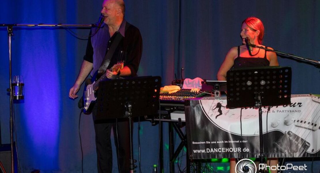 tanz-in-den-mai-mit-der-tanzband-dancehour