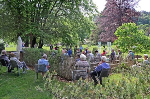 andacht-im-kirchengarten-im-kurpark-mit-kindern