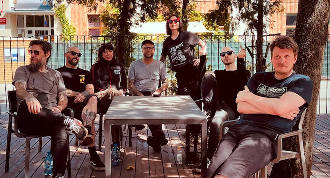 crippled-black-phoenix-special-guests-temple-fang