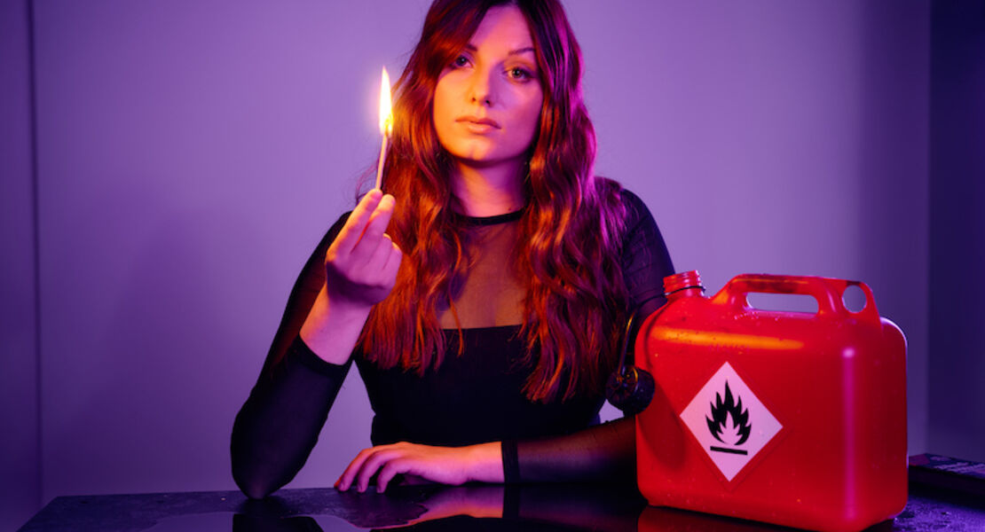 lara-ermer-leicht-entflammbar