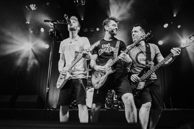 alex-im-westerland-die-toten-hosen-die-artze-tribute