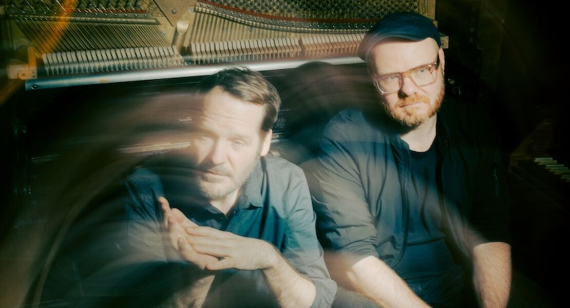 gisbert-zu-knyphausen-und-kai-schumacher-lass-irre-hunde-heulen-gisbert-singt-schubert