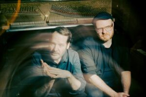 GISBERT ZU KNYPHAUSEN UND KAI SCHUMACHER - Lass irre Hunde heulen: Gisbert singt Schubert