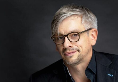 mathias-tretter-nachgetrettert-der-satirische-jahresruckblick