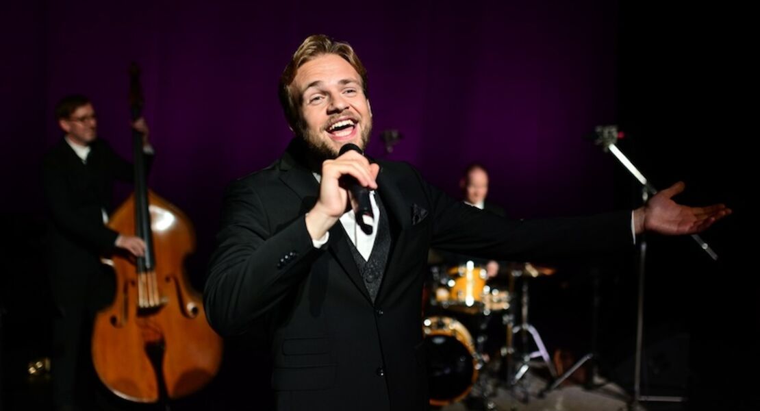 l-o-v-e-die-schonsten-liebeslieder-der-letzten-100-jahre