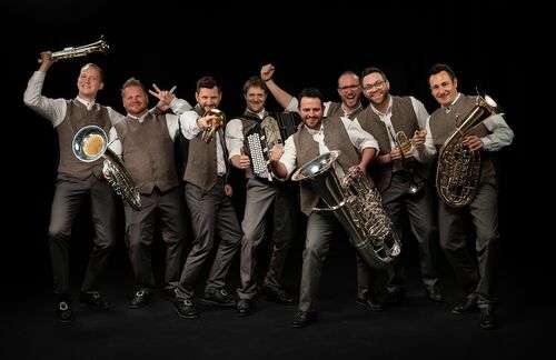 die-kleine-egerlander-besetzung-das-original-unplugged-hautnah