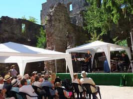 Zavelsteiner Burgsommer I Jazzi.Ca