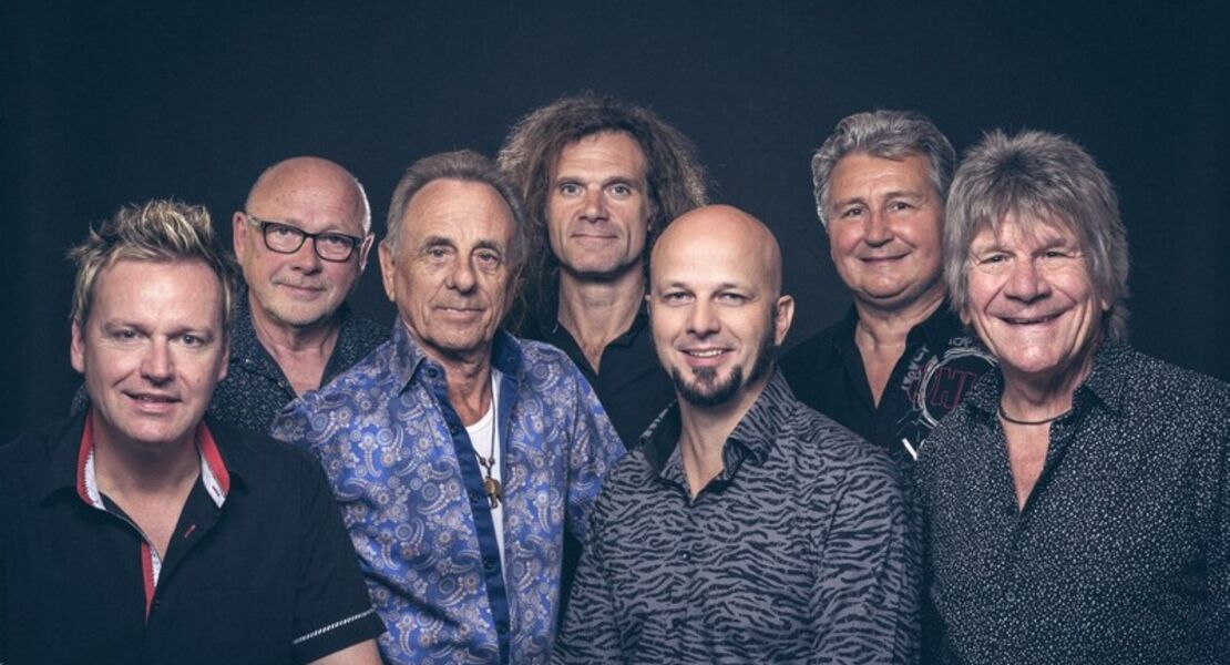 black-fooss-in-concert-bestuhlt