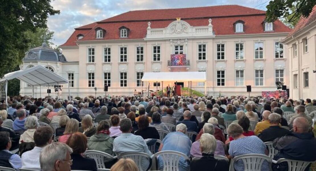 musikalische-kaffeetafel-wiener-geschichten-gitarrenklange-von-der-donau
