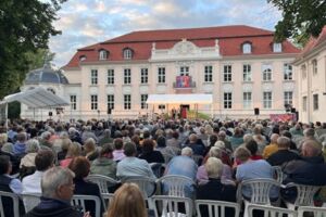 Musikalische Kaffeetafel - Wiener Geschichten  Gitarrenklänge von der Donau